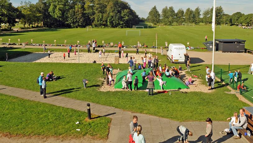 Vejen Idrætscenter - mennesker uden for 